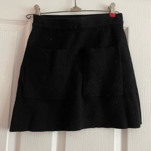 Knit black skirt